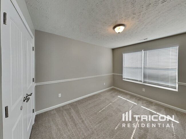 Building Photo - 1809 Sunray Dr
