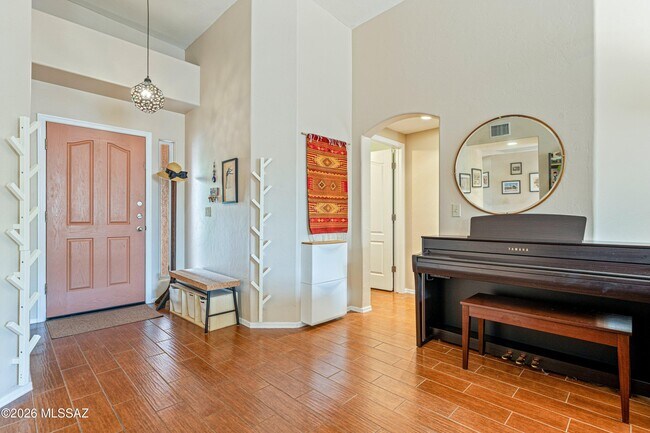 Building Photo - 6486 N Sun Bluff Dr
