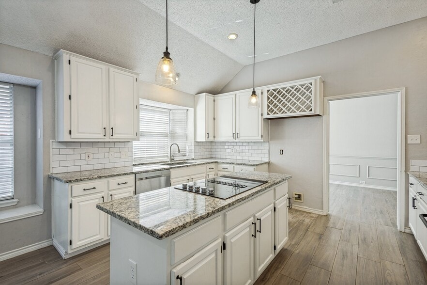 Building Photo - 2911 Stonepointe