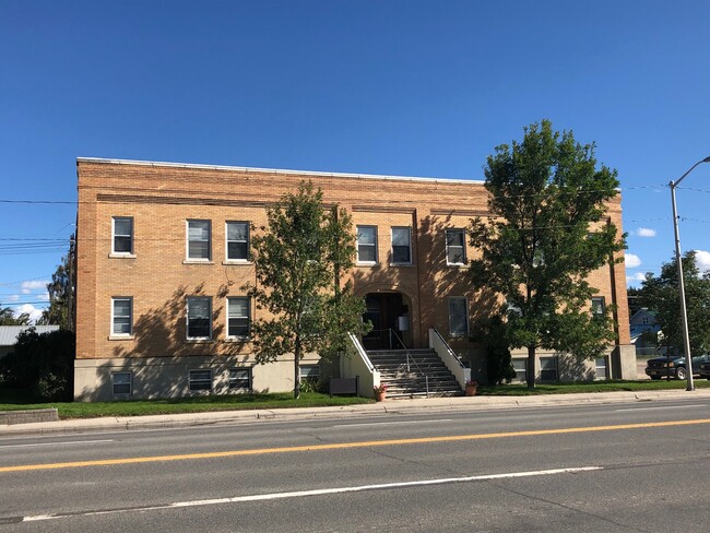 Building Photo - 625 Main St