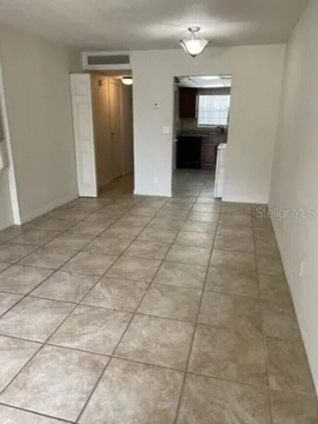 Building Photo - Charming 2BR Condo in Brandon