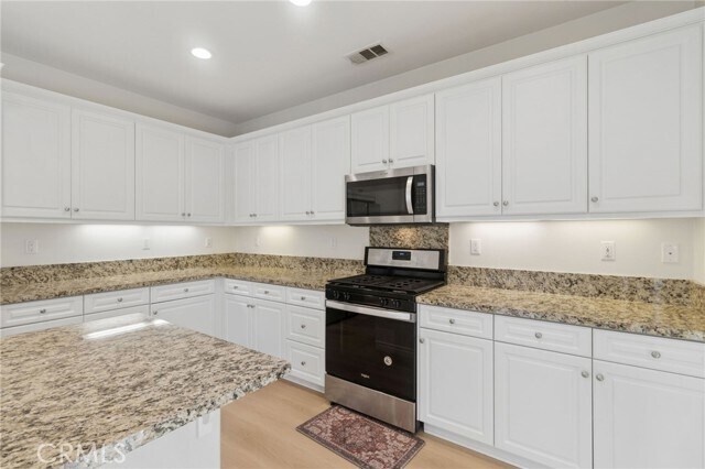 Building Photo - 2811 E Kendall Ln