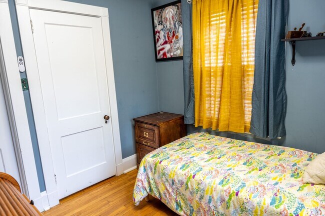 Building Photo - SHADYSIDE RENTAL