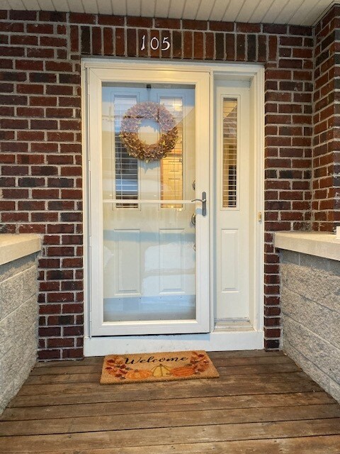 Building Photo - 1510 Zarthan Ave S. #105