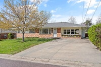 Building Photo - 1103 Sioux Dr