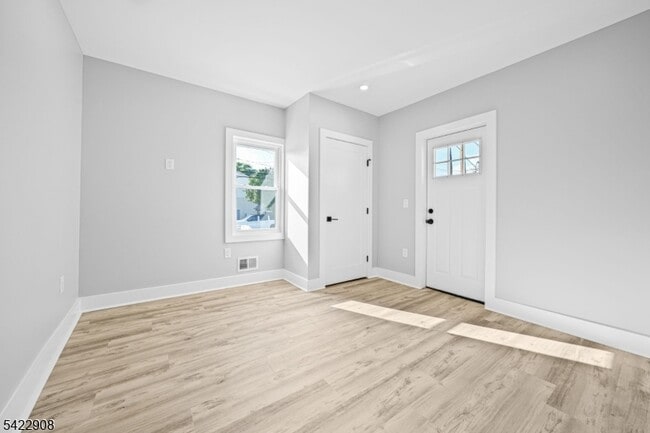 Building Photo - 100 Kansas St