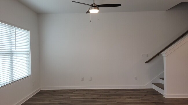 Building Photo - 7580 Discovery Pt Dr NW