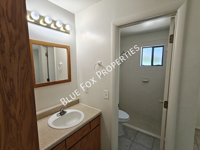 Building Photo - 3318 E Bellevue St