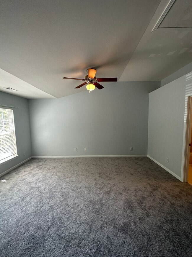 Building Photo - Cute 2BR/2.5BA in Ballantyne