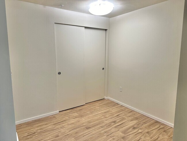 Building Photo - Beautiful condo w/garage space in desirable Belltown! Available 6/10/2026!