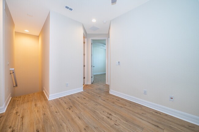 Building Photo - 10132 Eagle Creek Center Blvd