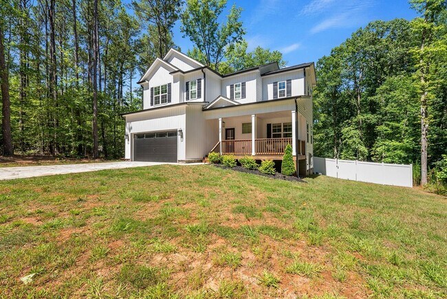 Building Photo - Charming Modern Farmhouse with 3 Bedrooms ...