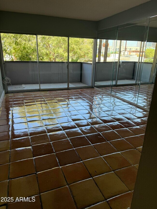 Building Photo - 349 E Thomas Rd