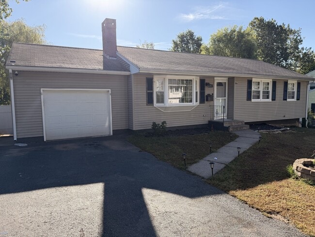 Building Photo - 40 Varmor Dr