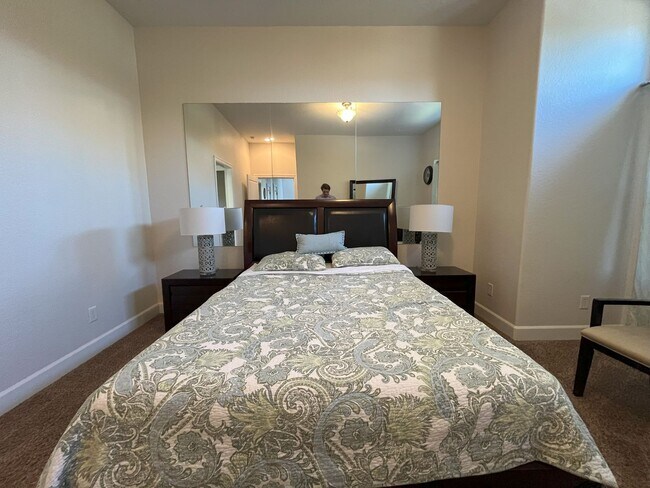 Building Photo - Elegant 4-Bedroom Luxury Home with Panoram...