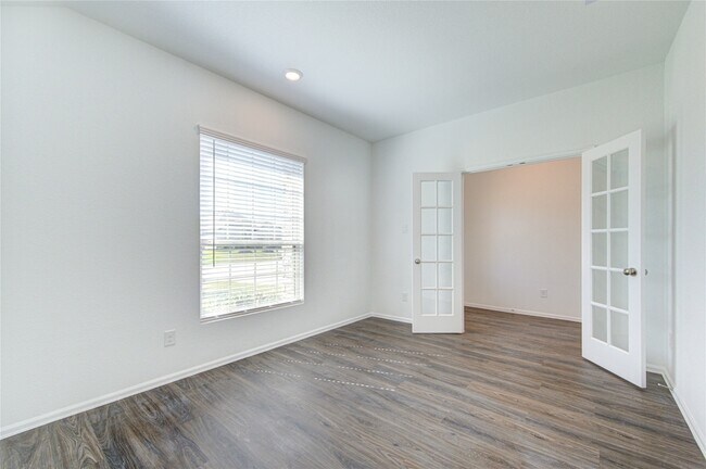 Building Photo - 5023 Lavaridge Dr