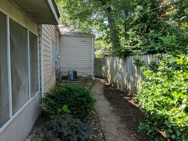 Building Photo - Amazing Home Near City Park and Campus!