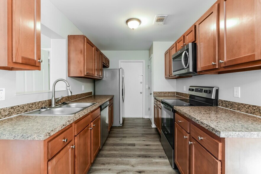 Building Photo - 724 Iowa Woods Cir E
