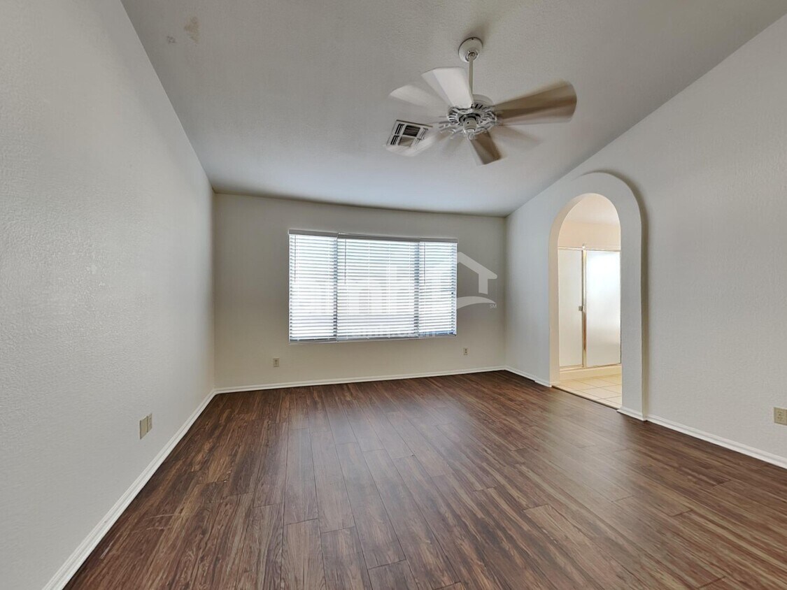 Building Photo - 3603 N 107th Dr