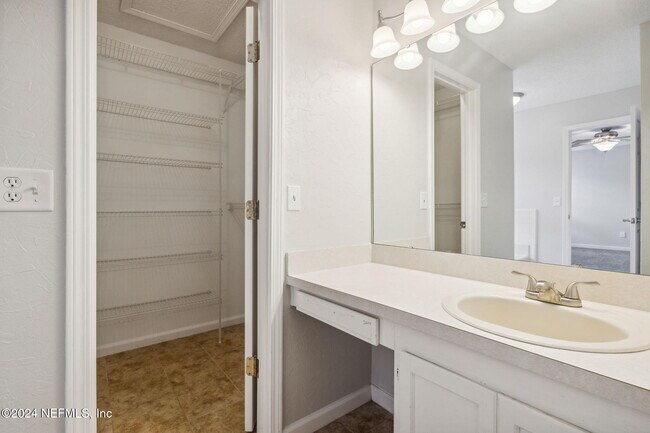 Building Photo - 12358 Carriage Crossing Ct