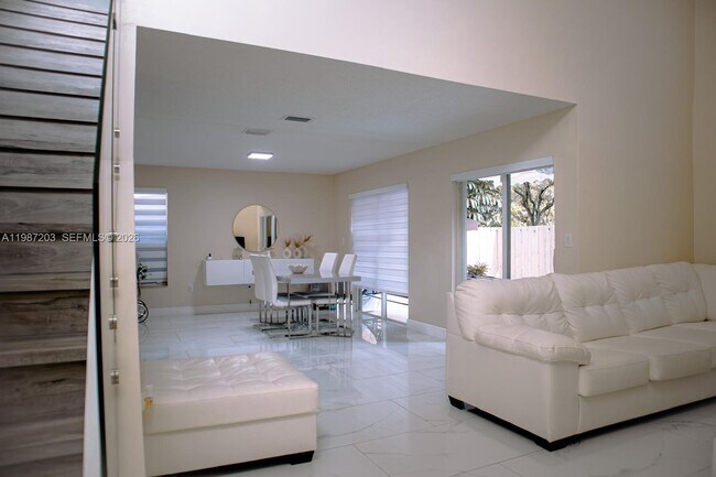 Building Photo - 15022 SW 143rd Terrace