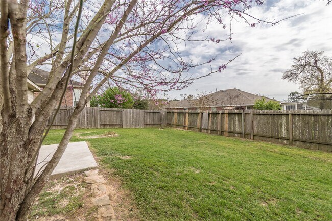 Building Photo - 2209 Highland Crossing Dr