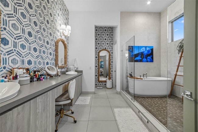 Building Photo - 5000 SW 159th Ave