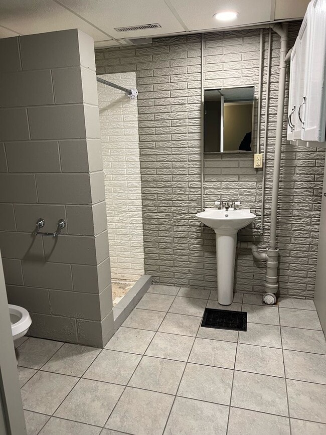 Building Photo - Rent $1850; 4 Bed ranch style home