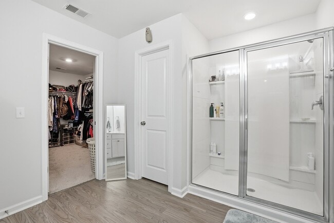 Building Photo - 17 Crown Ct