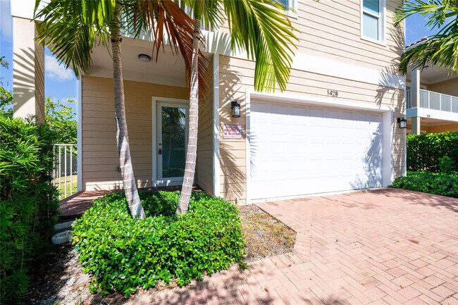 Building Photo - 1428 SW 4th Ave