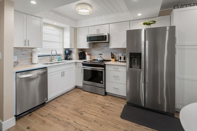 Building Photo - Beautiful 2 Bedroom with a Bay View-Anglers Cove-AVAILABLE FOR ANNUAL TENANT- May 1-2026