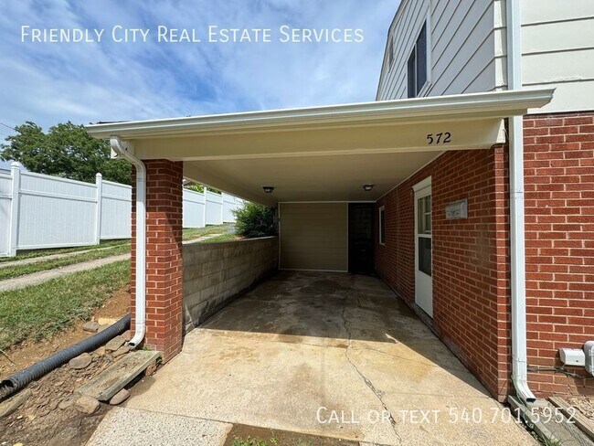 Building Photo - 572 Long Ave