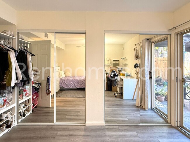 Building Photo - 10990 Red Rock Dr