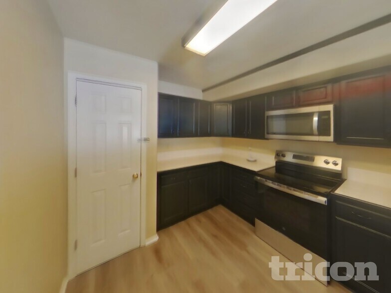 Building Photo - 1020 White Stone Way