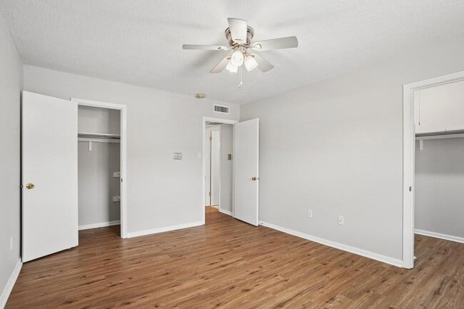 Building Photo - 2700 Whitney Pl