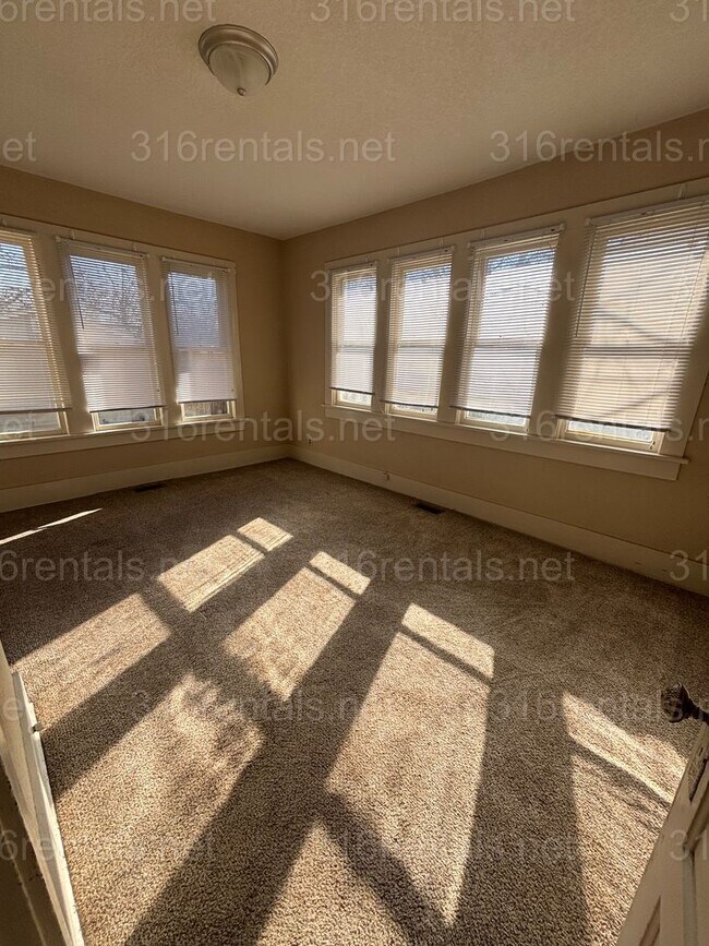 Building Photo - Rental Available NOW!