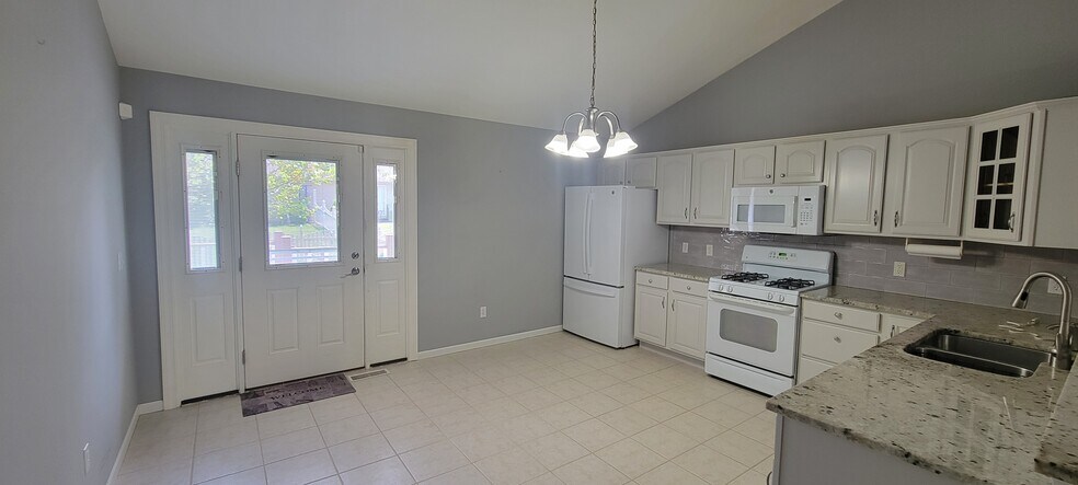 Kitchen - 10371 Player St