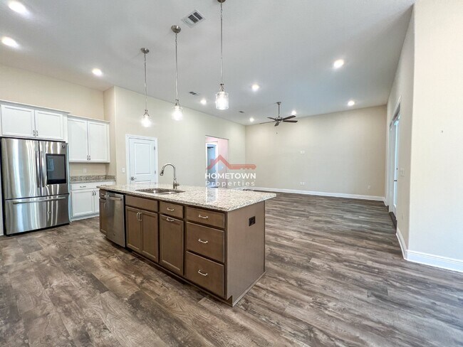 Building Photo - Charming Custom-Built Home with Bonus Room...