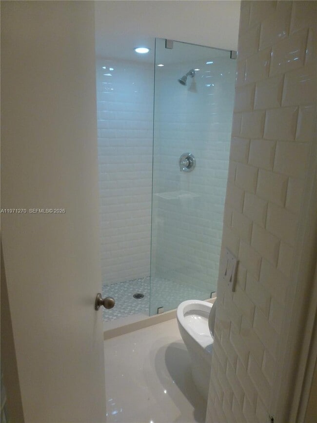 Building Photo - 1881 Washington Ave