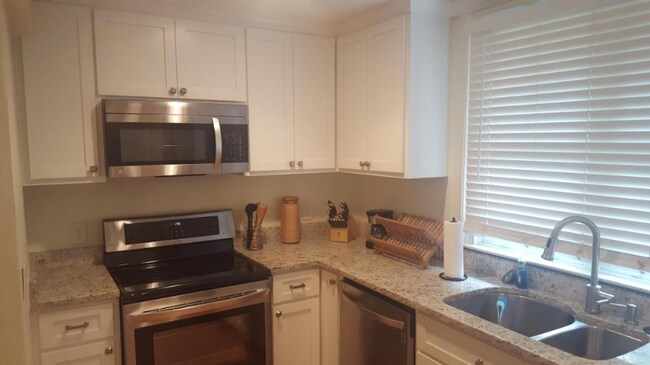Building Photo - Renovated 3 BD, 2 BA Home in Avondale