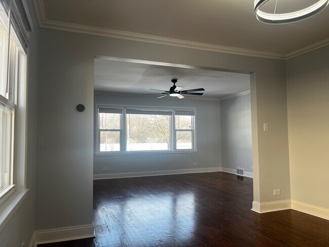 Building Photo - 6522 Spaulding Ave