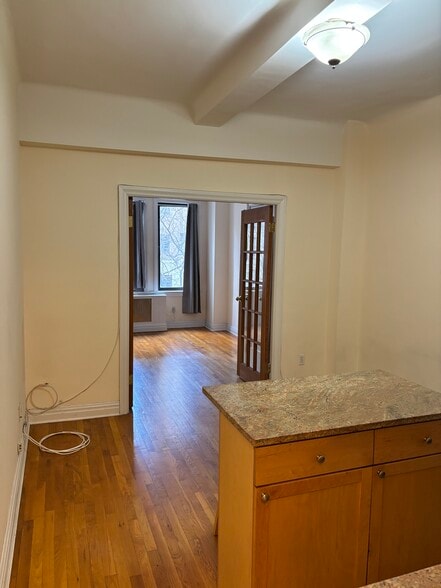 Building Photo - 118 W 72nd St