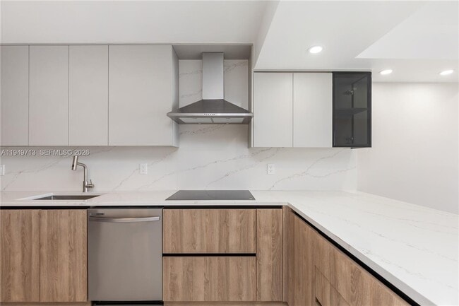 Building Photo - 2401 S Ocean Dr