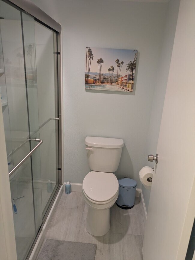 Building Photo - SEASONAL/SHORT TERM TURNKEY condo