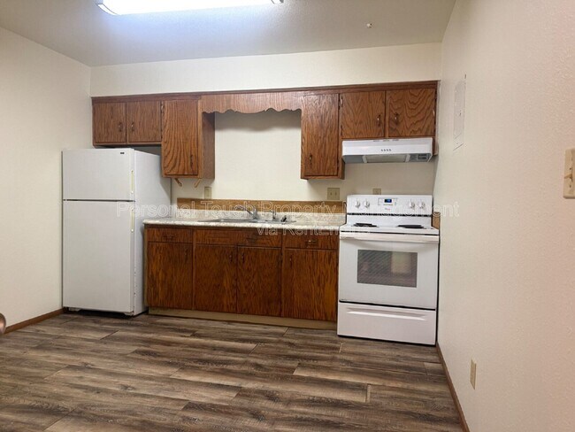 Building Photo - 301 6th St S