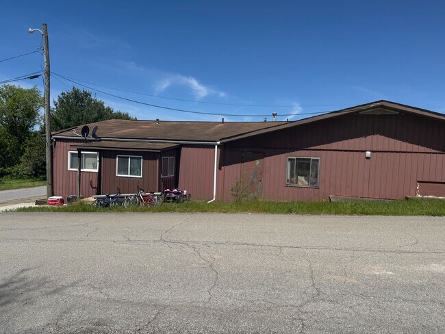 Building Photo - 300 Seneca Ln