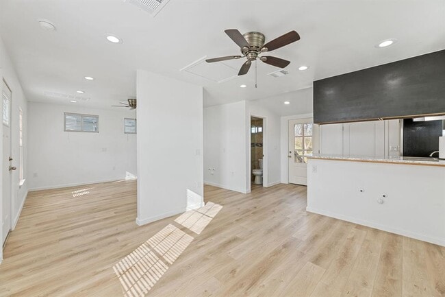 Building Photo - 603 E 3rd St