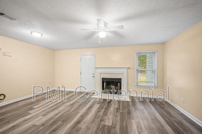 Building Photo - 8078 Woodlake Dr