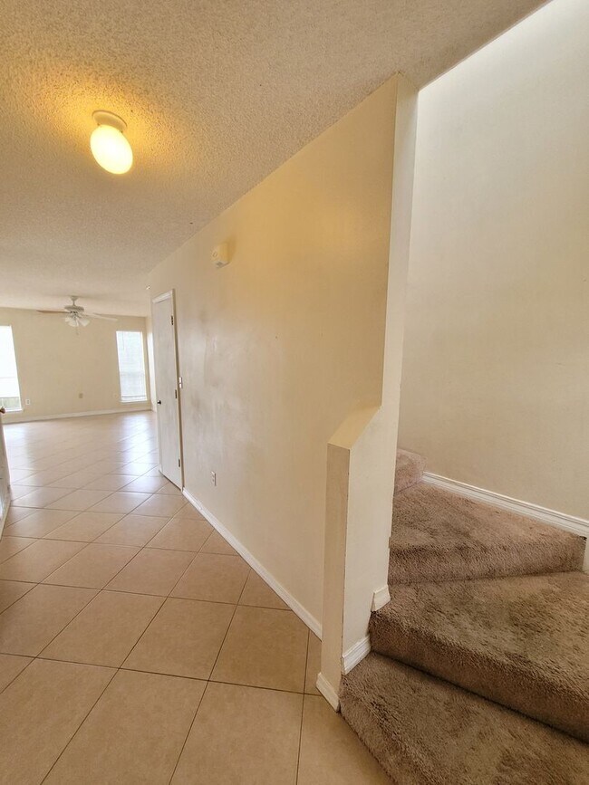 Building Photo - 647 Virginia Oak Ct
