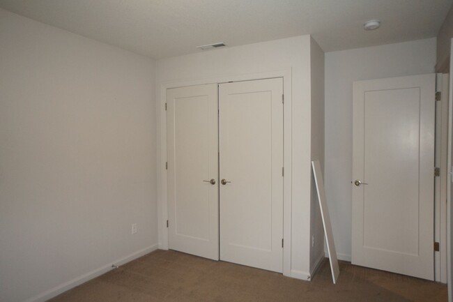 Building Photo - NE Portland 3-bedroom 2.5-bathroom NW Cont...